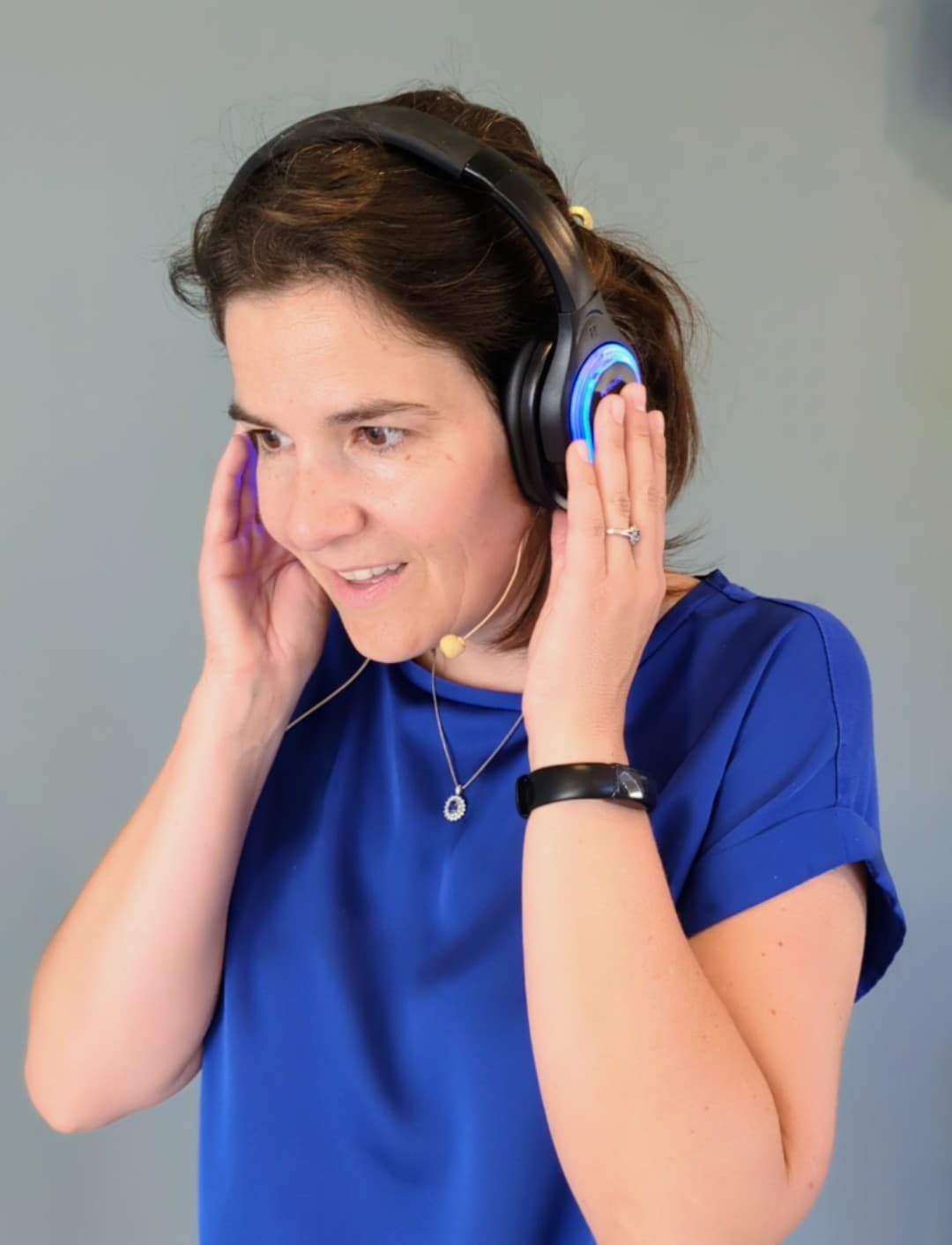 Cathy met koptelefoon tijdens Efkes Ademen